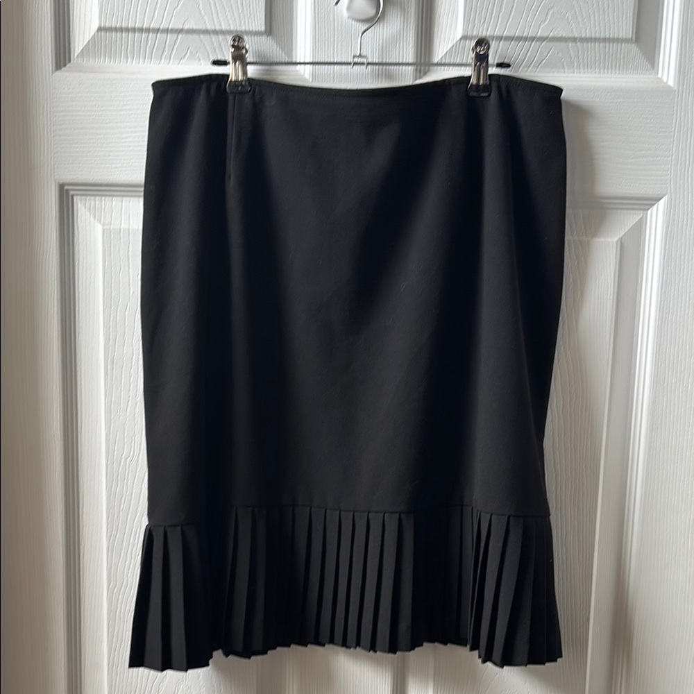 Apparenza Elegant Black Pencil Skirt with Pleated Hemline